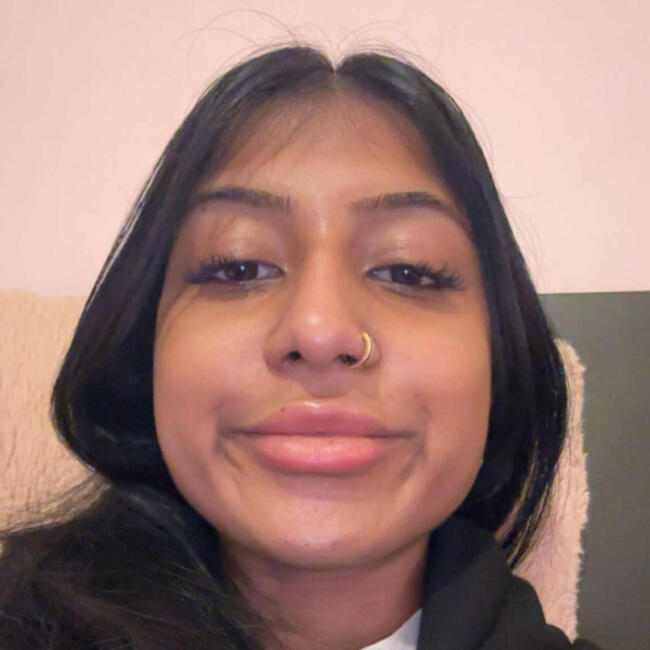 Babysitter in Sandhurst: Ash