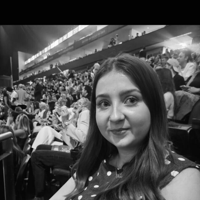 Babysitter in Ashford (Surrey): Amy