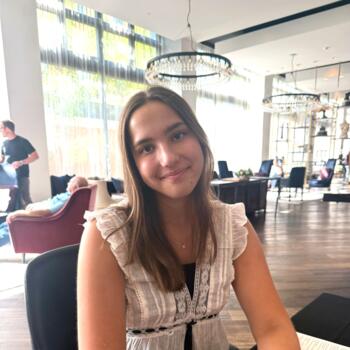 Babysitter in Fort Thomas: Lucy