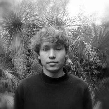 Babysitter in Paris: Arkaitz