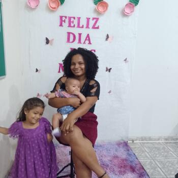 Emprego de babá em Governador Valadares: emprego de babá Camila