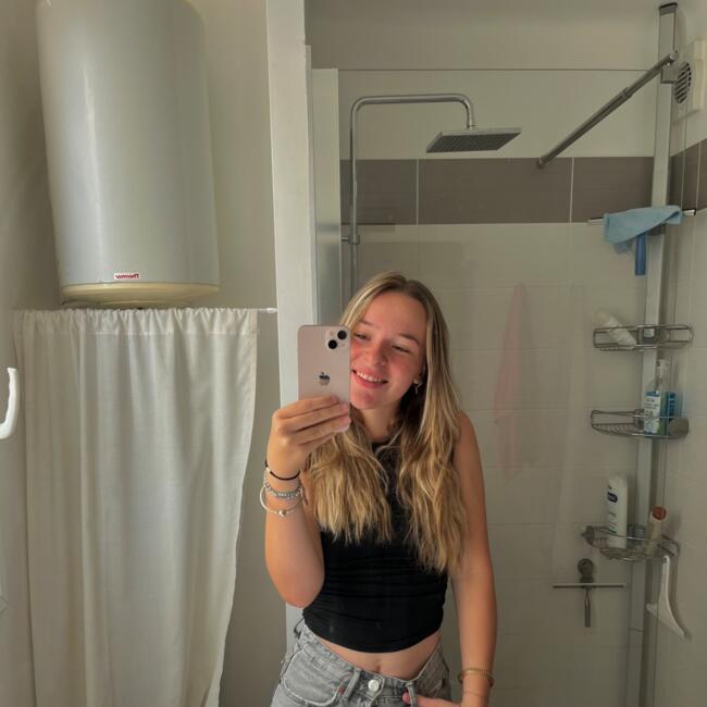 Babysitter in Sernhac: Loane