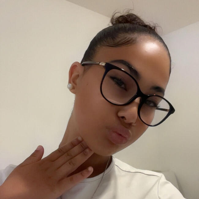 Babysitter in Lévignen: Farida