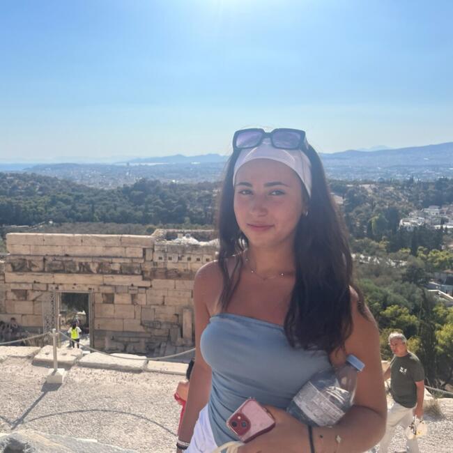 Babysitter in Saint-Leu-la-Forêt: Sarah