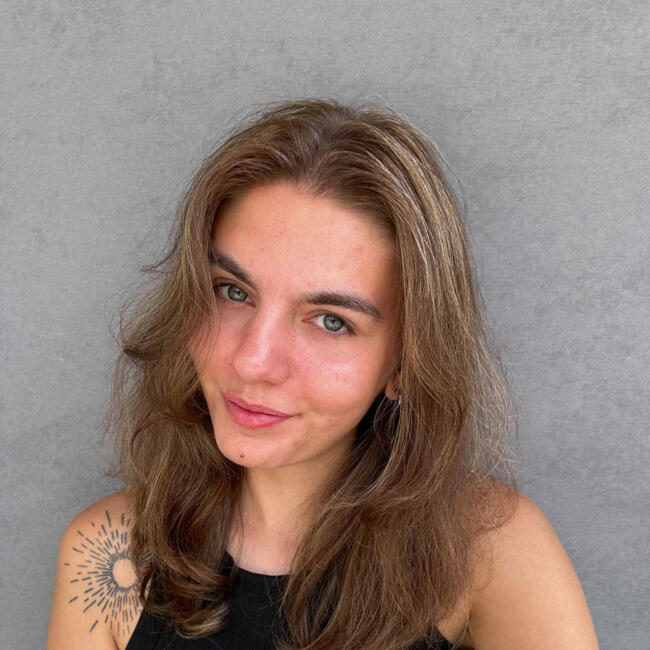 Babysitter in Grand-Manil: Nora