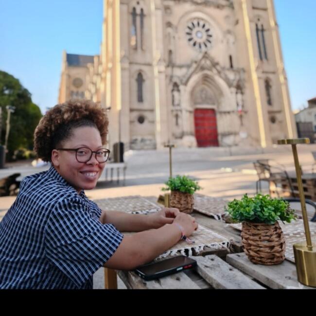 Babysitter in Laval: Julia