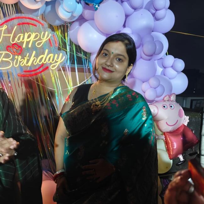 कोलकाता में बेबीसिटिंग की नौकरी: Jhui