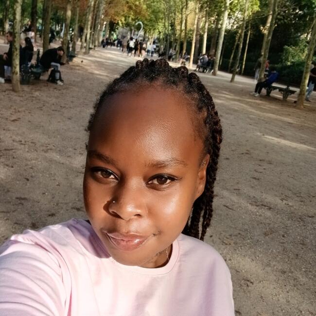 Babysitter in Dax: Latifah