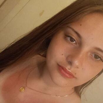 Babysitter in Saint-Pierre-sur-Dives: Clara