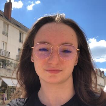 Babysitter in Tours: Coline