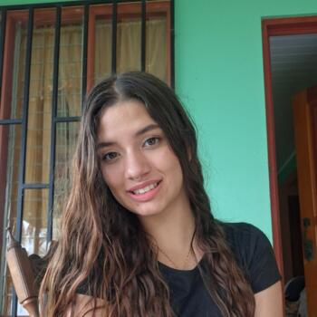 Niñera Mercedes: Alesha