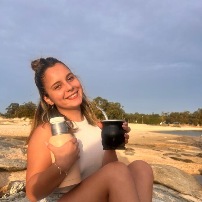 Babysitter in Montevideo: Maira