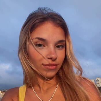 Babysitter in Nazaré: Raiana