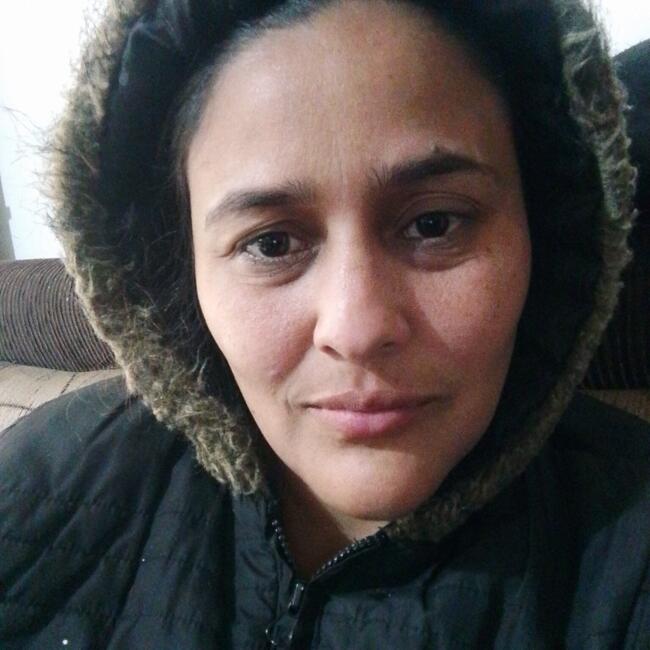 Babysitter in Fazenda Rio Grande: Angela
