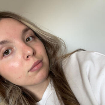 Babysitter in Saint-Didier-de-Bizonnes: Chloé