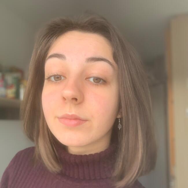 Babysitter in Saint-Romain-au-Mont-d'Or: Jade