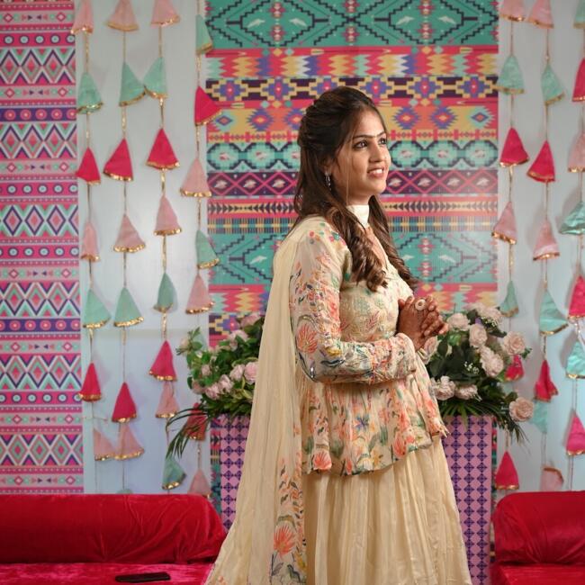 Surat में बेबीसिटिंग की नौकरी: Shweta