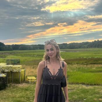 Babysitter in Gales Ferry: Mia