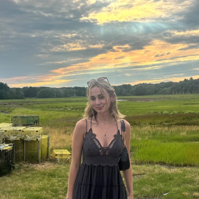 Babysitter in Gales Ferry: Mia
