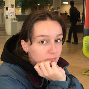 Babysitter in Waterloo: Louise