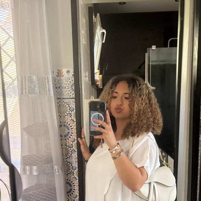 Babysitter in Colombes: Leila