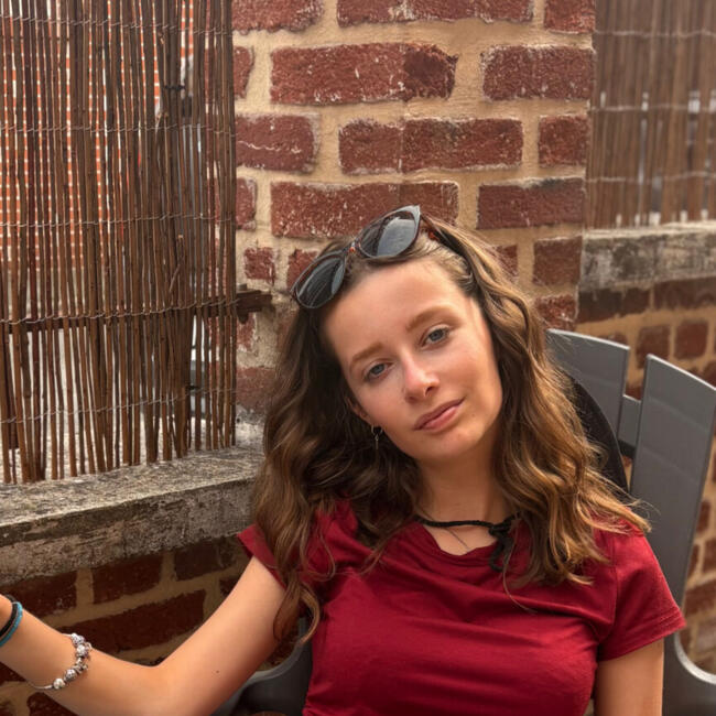 Babysitter in Thiant: Manon