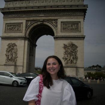 Babysitter in Paris: Lea