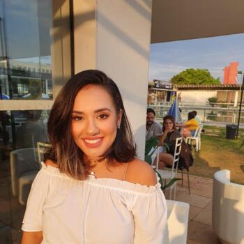 Pengasuh di Lisbon: Bianca Damaceno