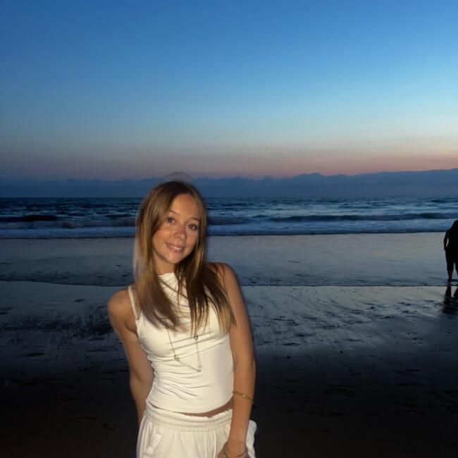 Babysitter in Saint-Aubin-de-Médoc: Enoa