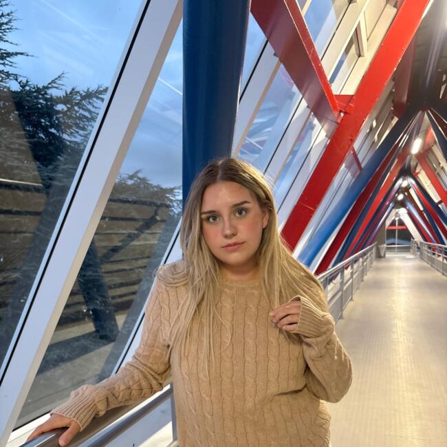 Babysitter in Arnouville: Rebeca