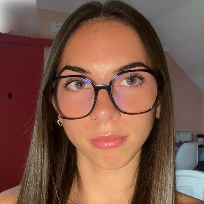 Babysitter in Angers: Abygaëlle
