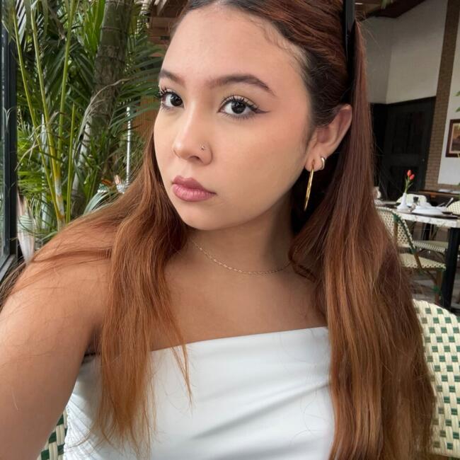 Babysitter in Santa Ana: Sarah