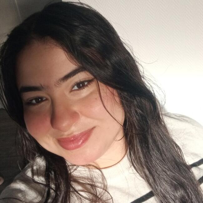 Babysitter in Dunkirk: Assya