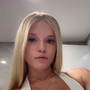 Baby-sitter in Gold Coast: Mackenzie
