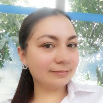 Niñera en Valverde de Alcalá: Angela Yurley