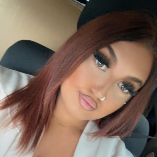 Babysitter in Saint-Martin-du-Tertre: Shayna