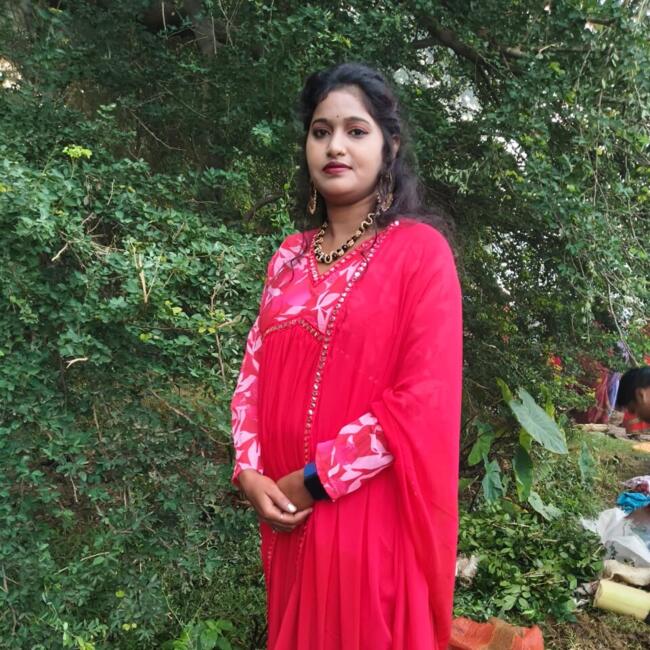Babysitter in Delhi: Komal