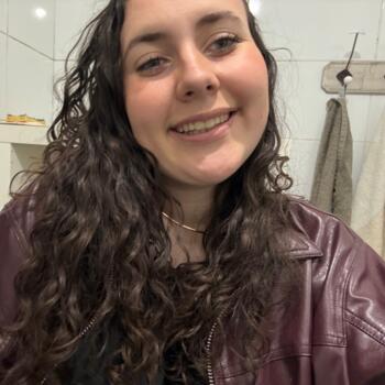 Babysitter in Saint-Herblain: Lea