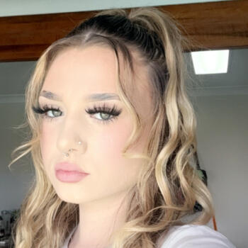 Babysitter in Cooroy Mountain: Kiara