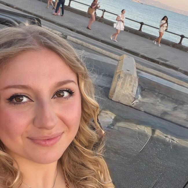 Babysitter in Naples: Claudia