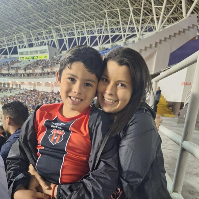 Babysitter in Mercedes (Atenas): Katty