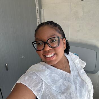 Babysitter in New City: Nneoma