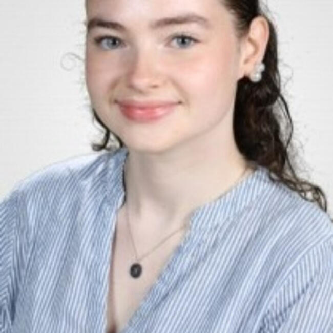 Babysitter in Notre-Dame-de-Bondeville: Tïa