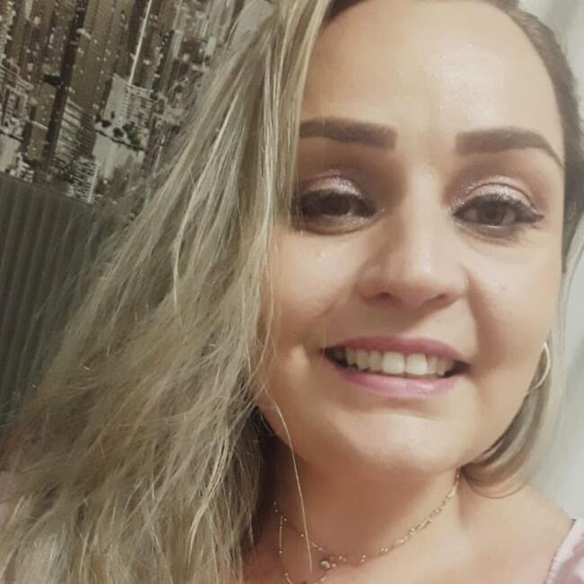 Babá em Colombo: Ariane