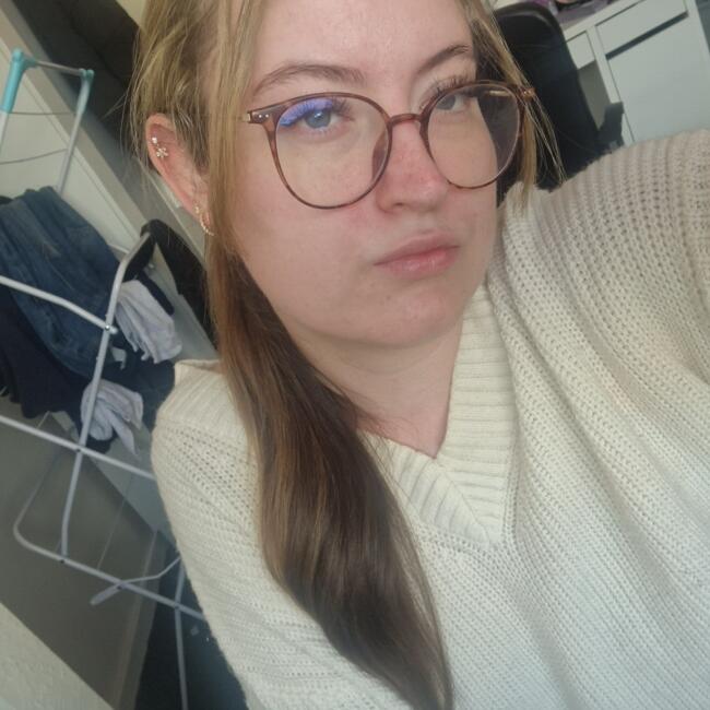 Babysitter in Leeds: Elise