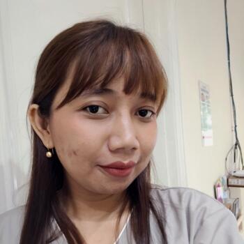 Babysitter in Limbasari: Iis