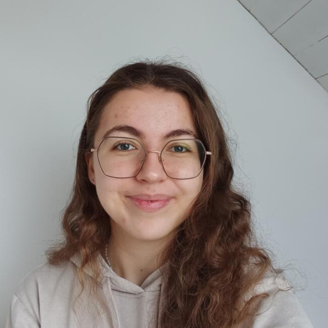 Babysitter in Combrit: Nora