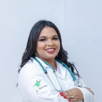 Babá Guarapari: Natalia