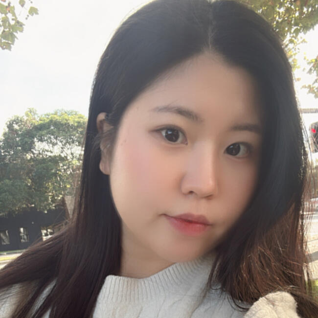 Babysitter in Melbourne: Hena