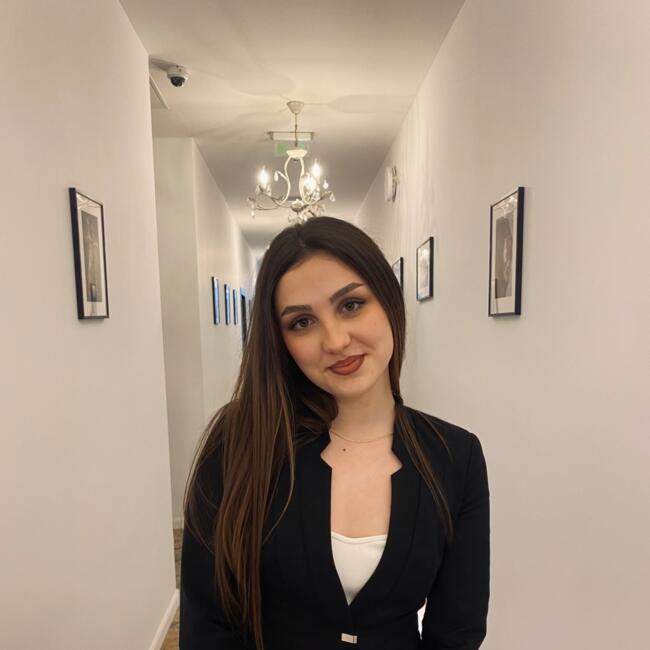 Babysitter in Bucharest: Raluca